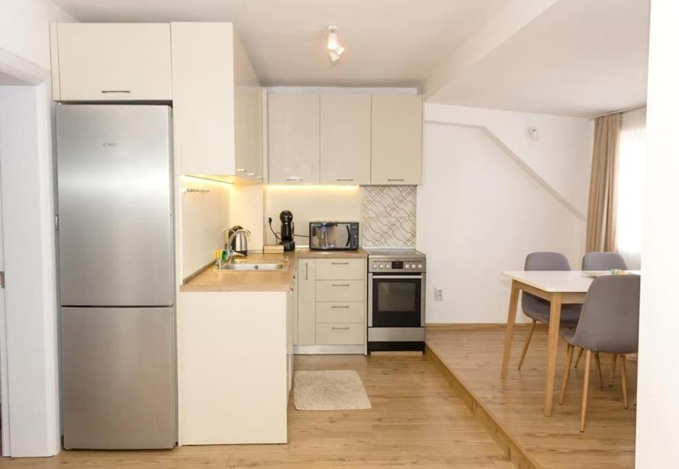 Modern Bright Apartment Close To City Center And Grand Mall Warna Exterior foto