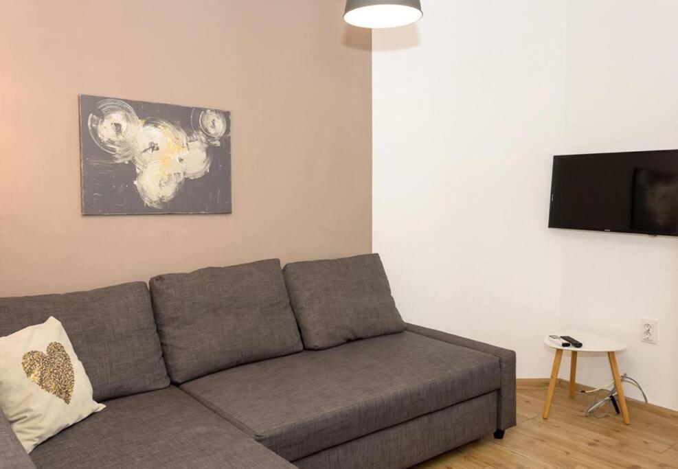 Modern Bright Apartment Close To City Center And Grand Mall Warna Exterior foto