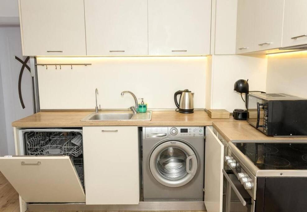Modern Bright Apartment Close To City Center And Grand Mall Warna Exterior foto