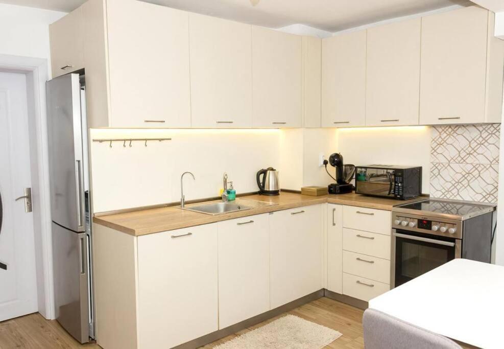 Modern Bright Apartment Close To City Center And Grand Mall Warna Exterior foto