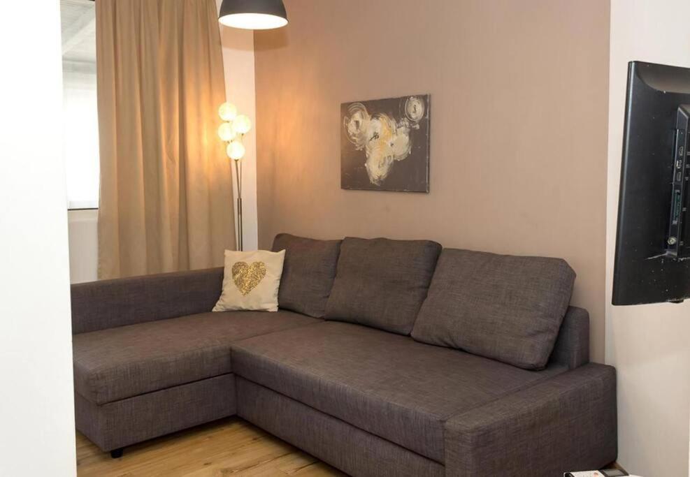 Modern Bright Apartment Close To City Center And Grand Mall Warna Exterior foto