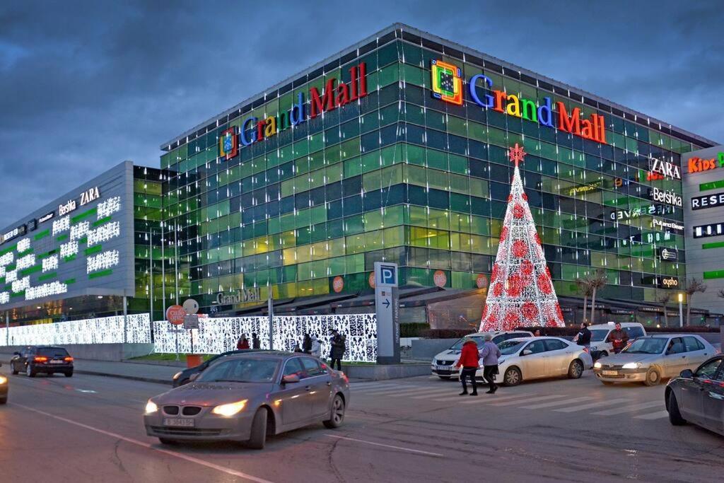 Modern Bright Apartment Close To City Center And Grand Mall Warna Exterior foto