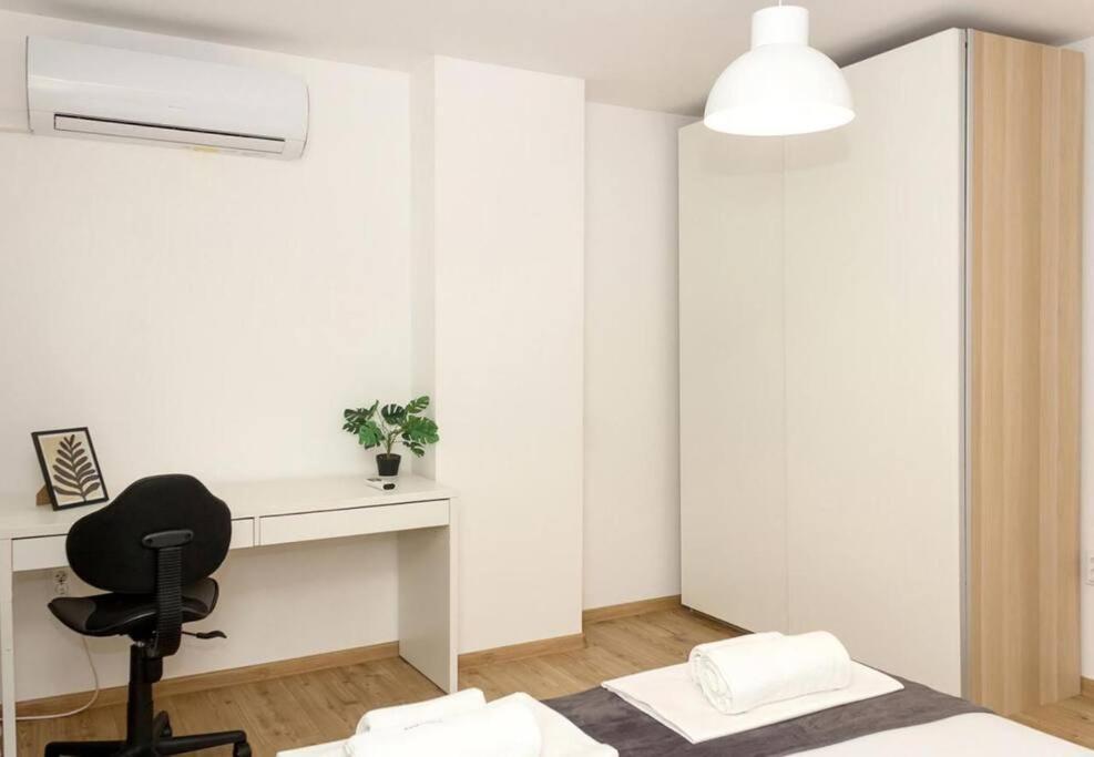 Modern Bright Apartment Close To City Center And Grand Mall Warna Exterior foto