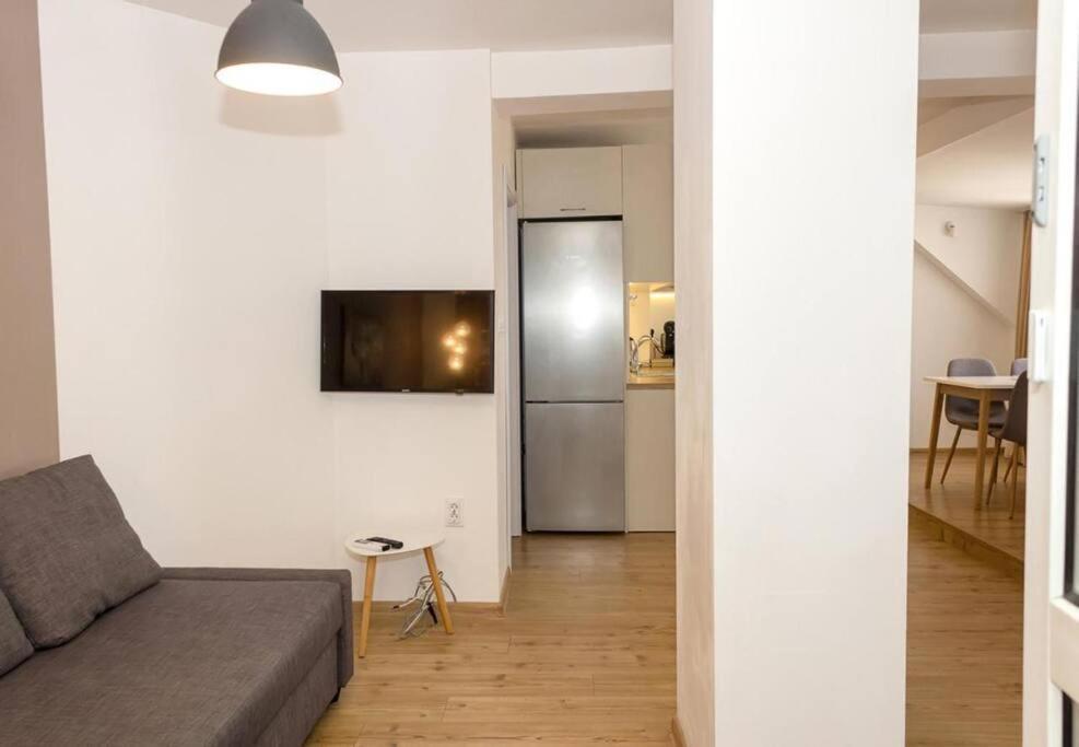 Modern Bright Apartment Close To City Center And Grand Mall Warna Exterior foto