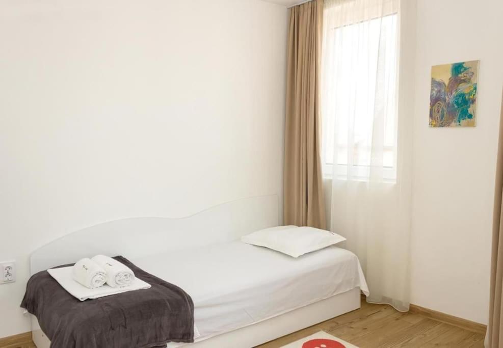 Modern Bright Apartment Close To City Center And Grand Mall Warna Exterior foto