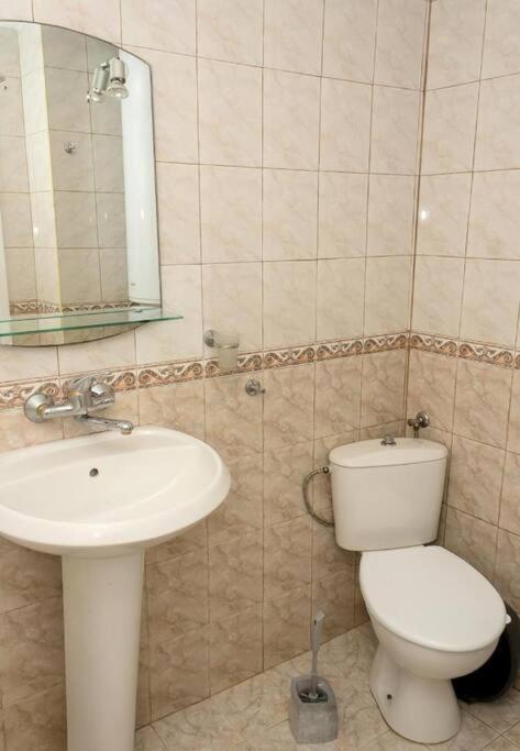 Modern Bright Apartment Close To City Center And Grand Mall Warna Exterior foto