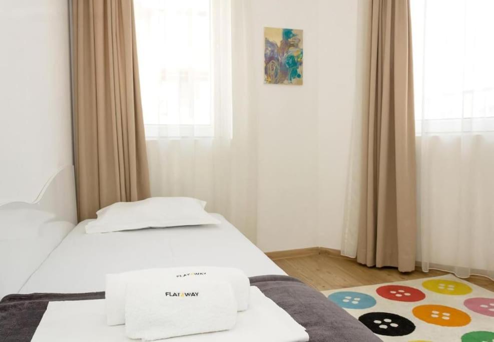 Modern Bright Apartment Close To City Center And Grand Mall Warna Exterior foto
